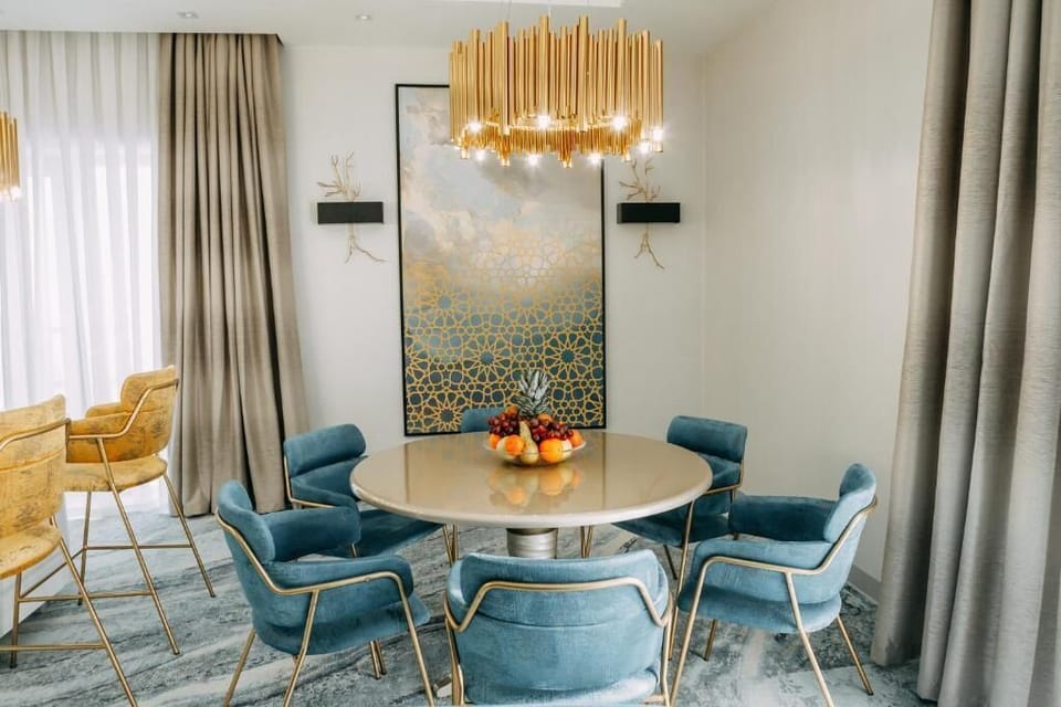 Luxury Suite | Living area | TV