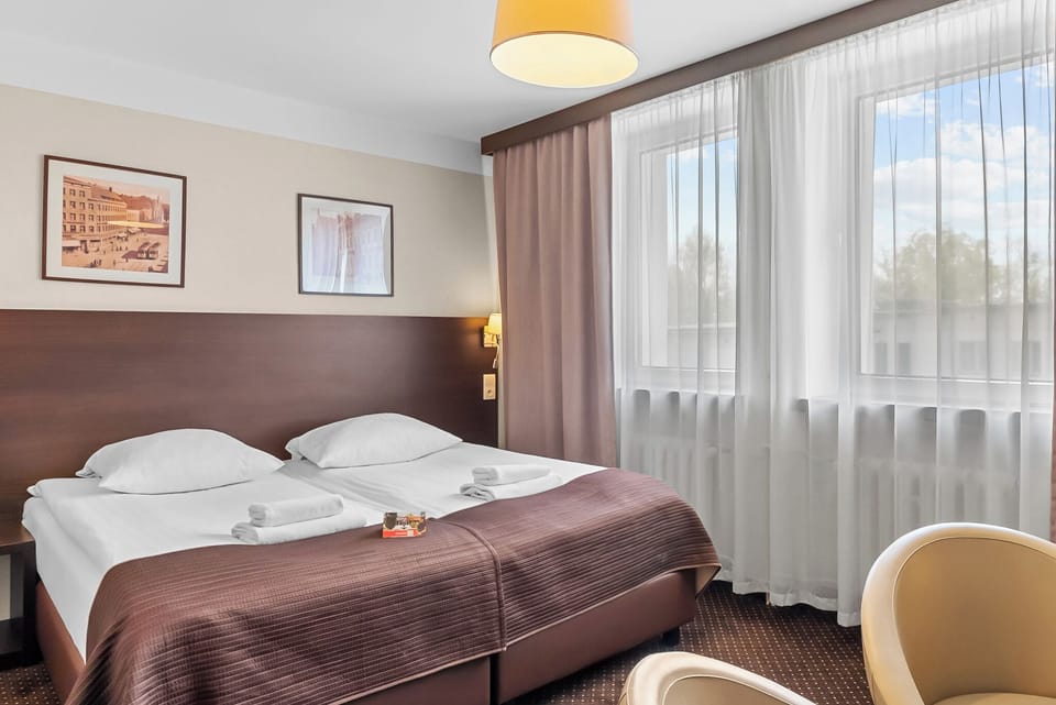 Standard Double Room | In-room safe, desk, iron/ironing board, free WiFi