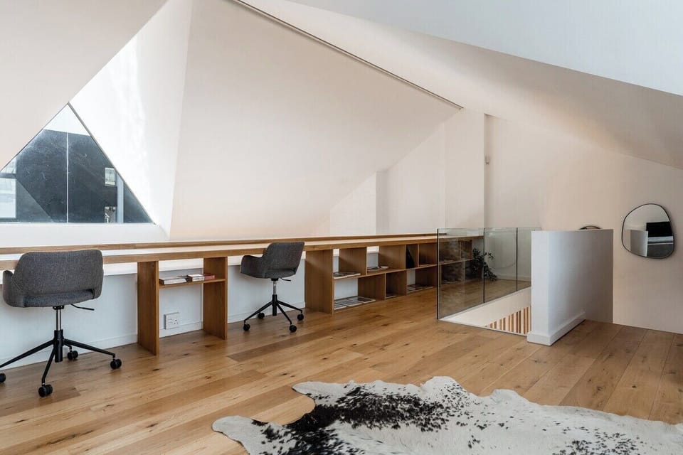 Loft with a  working area with a high speed WIFI (250/100 Mbps)