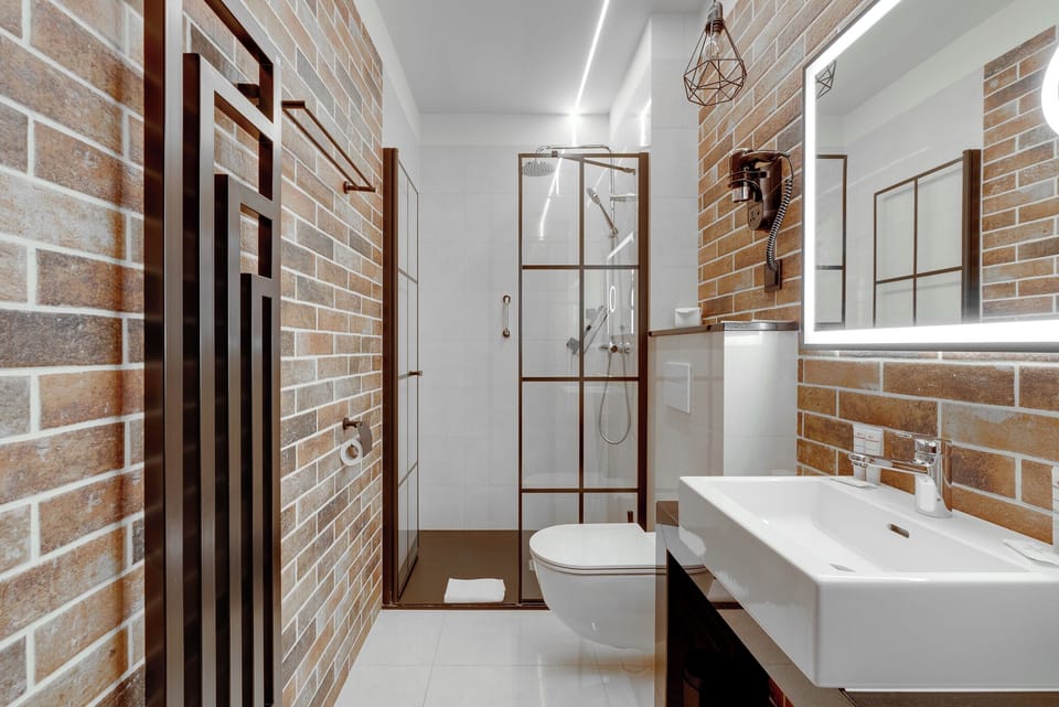 Superior Double or Twin Room (Classic) | Bathroom | Designer toiletries, hair dryer, towels, soap