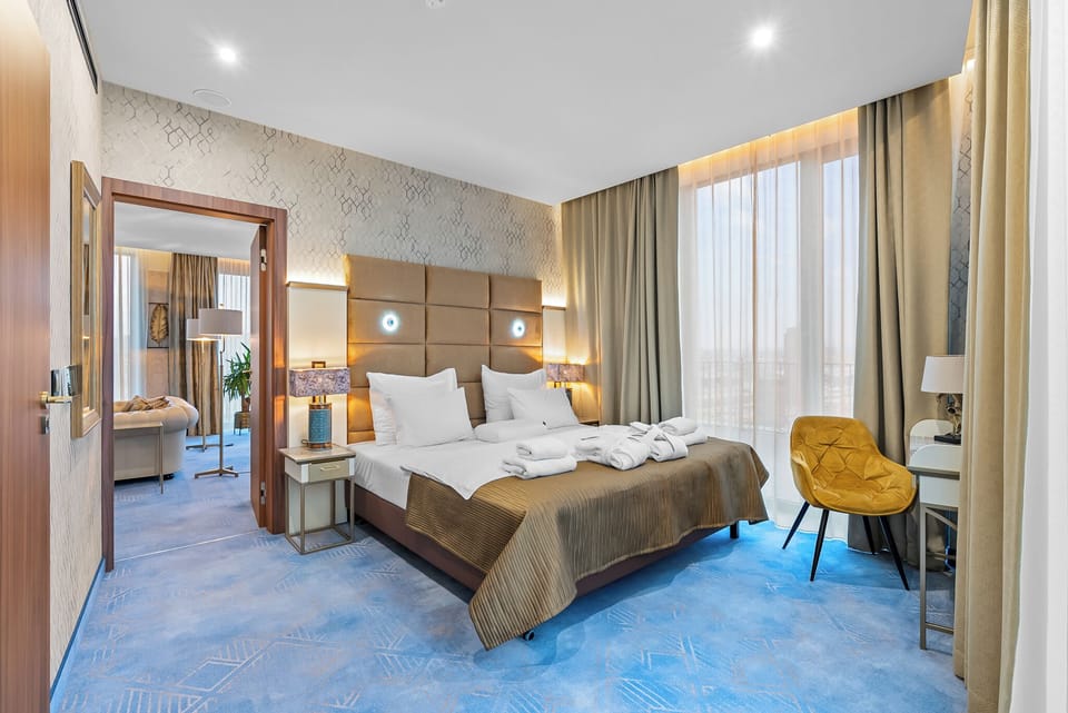 Penthouse | Premium bedding, minibar, in-room safe, desk