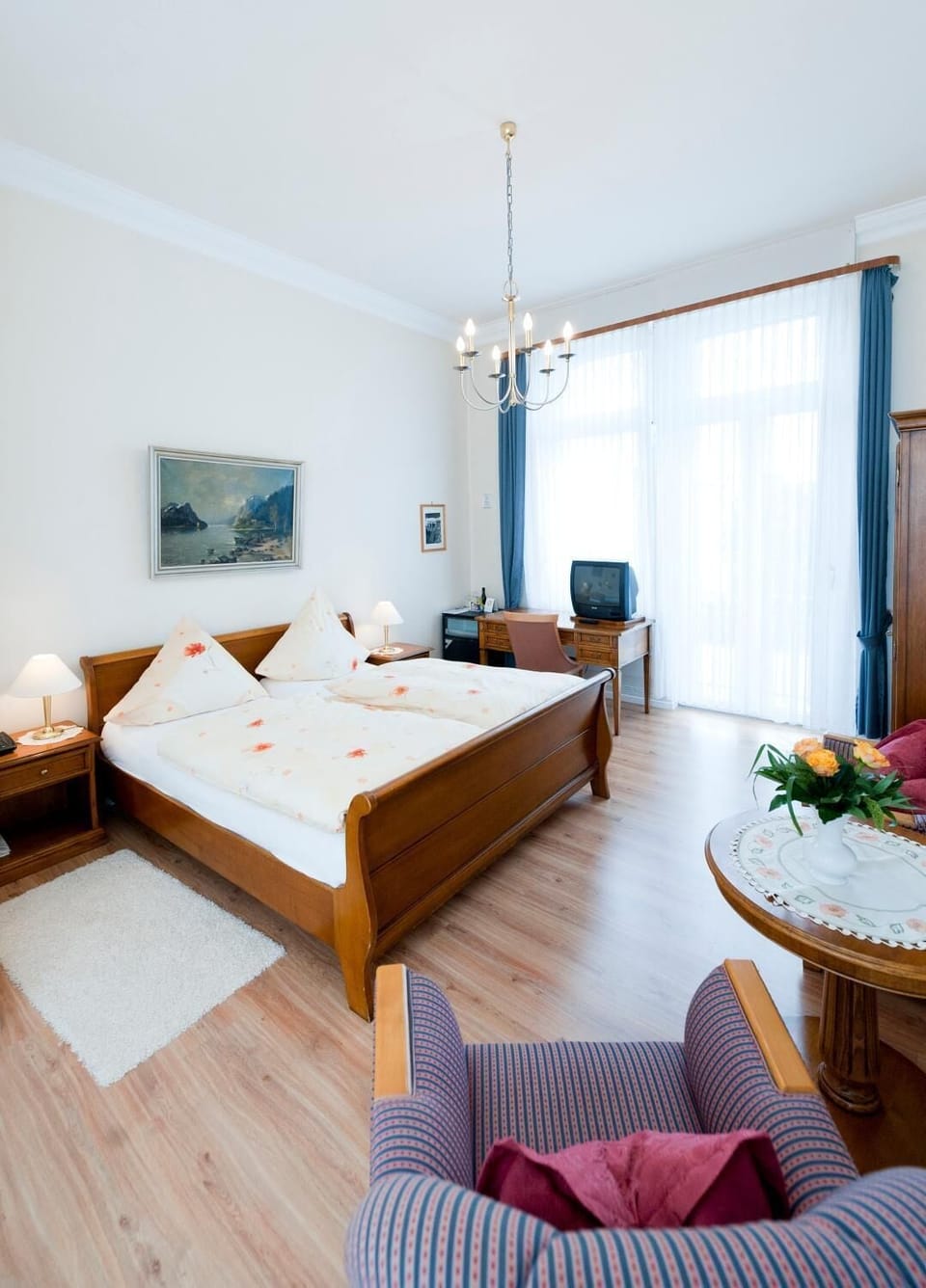 Comfort Double Room | Hypo-allergenic bedding available, minibar, in-room safe, desk