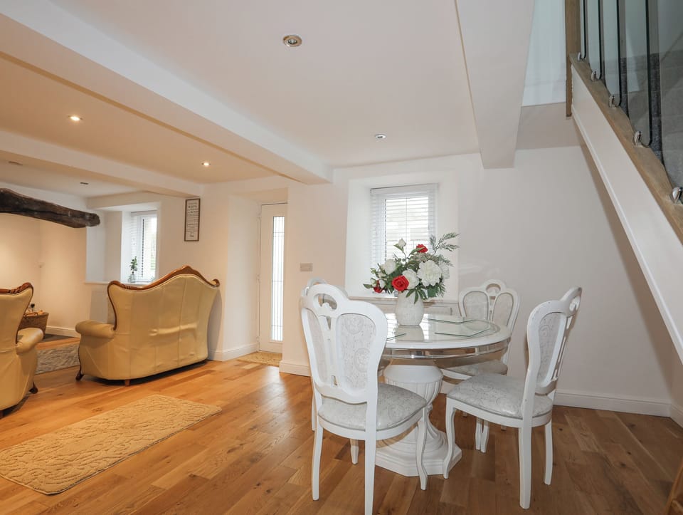 Cottage | Dining