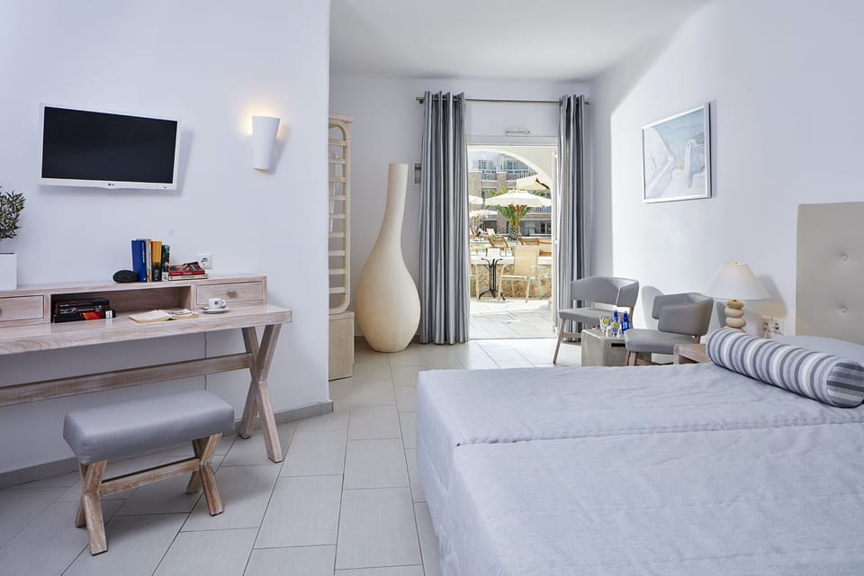 Family Suite | In-room safe, desk, bed sheets