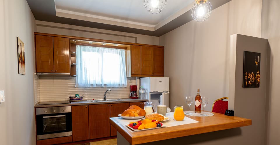 Superior Studio Suite | Individually decorated, individually furnished, laptop workspace