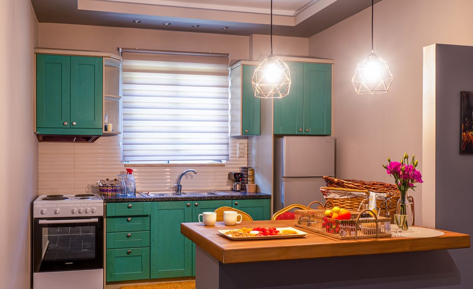 Deluxe Suite | Individually decorated, individually furnished, laptop workspace