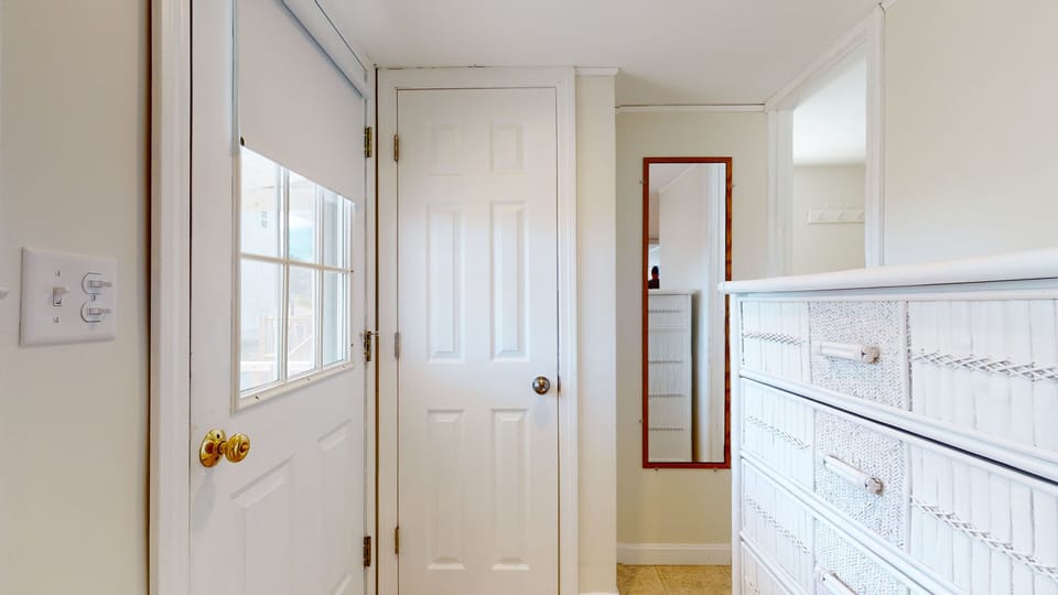 Full length mirror | Closet available