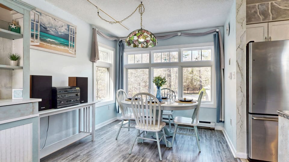 Dining seating for 4