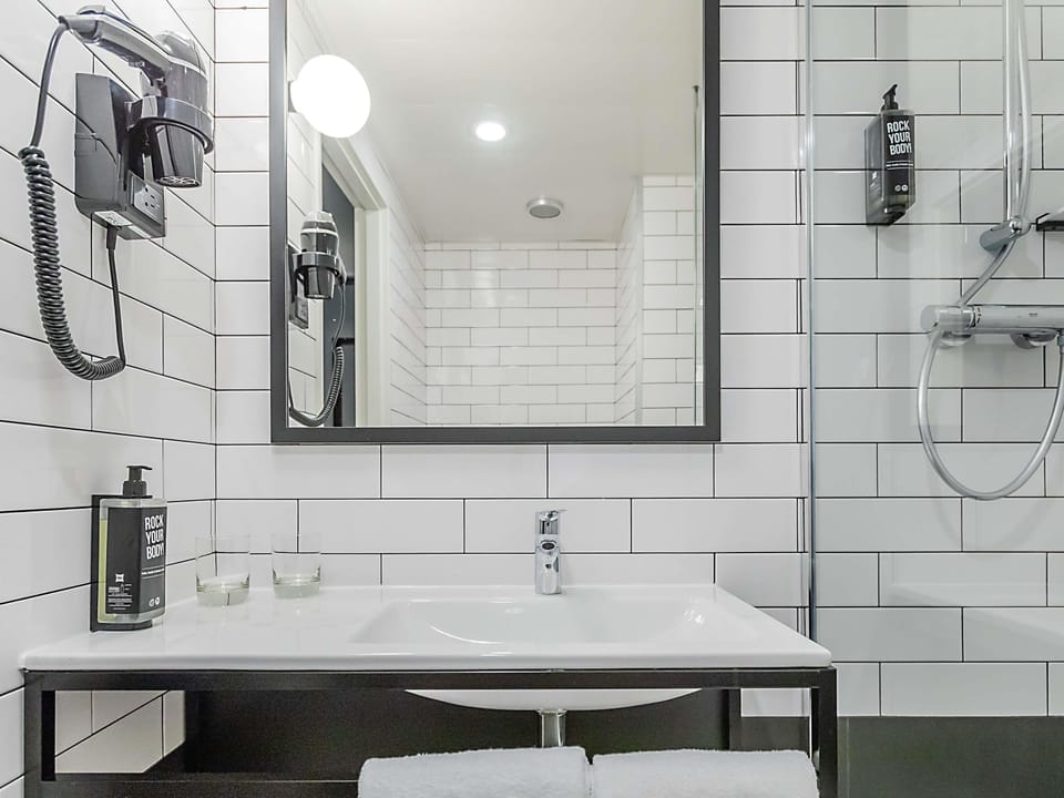 Superior Room, 2 Twin Beds | In-room safe, desk, soundproofing, free WiFi