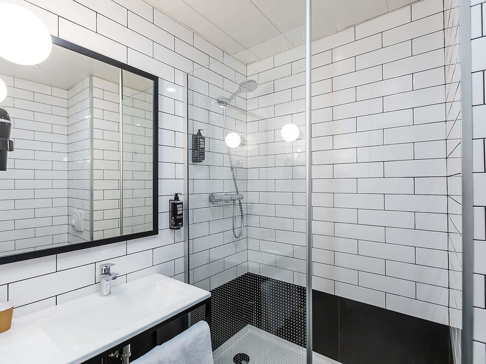Superior Room, 1 Double Bed | In-room safe, desk, soundproofing, free WiFi