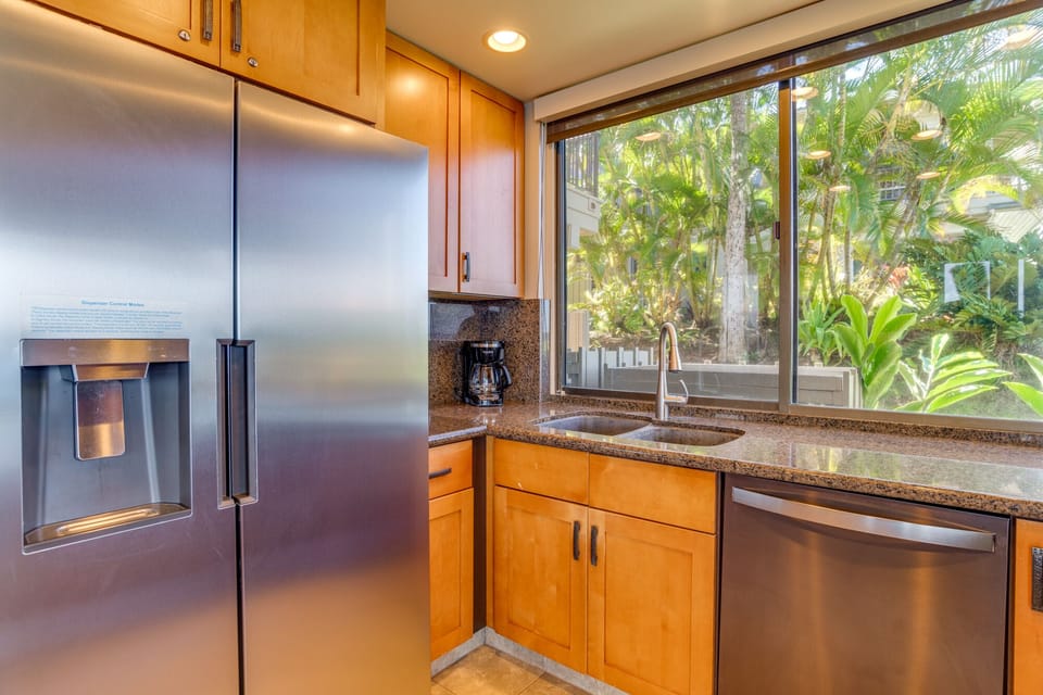 Full-size appliances with filtered water dispenser