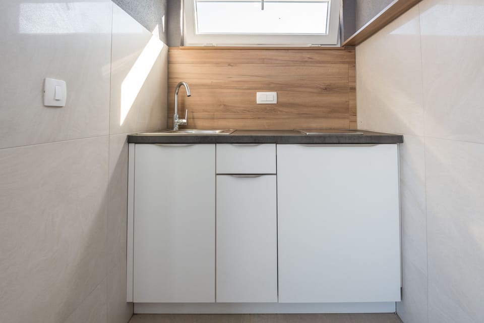 Deluxe Apartment A1 | Private kitchen | Fridge, microwave, oven, stovetop