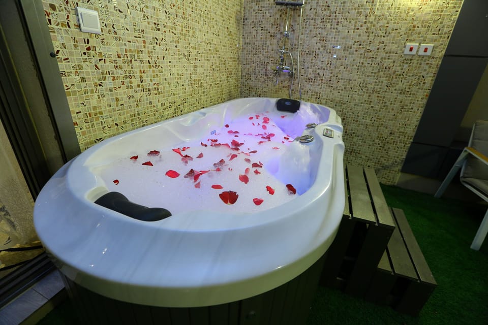 Private spa tub
