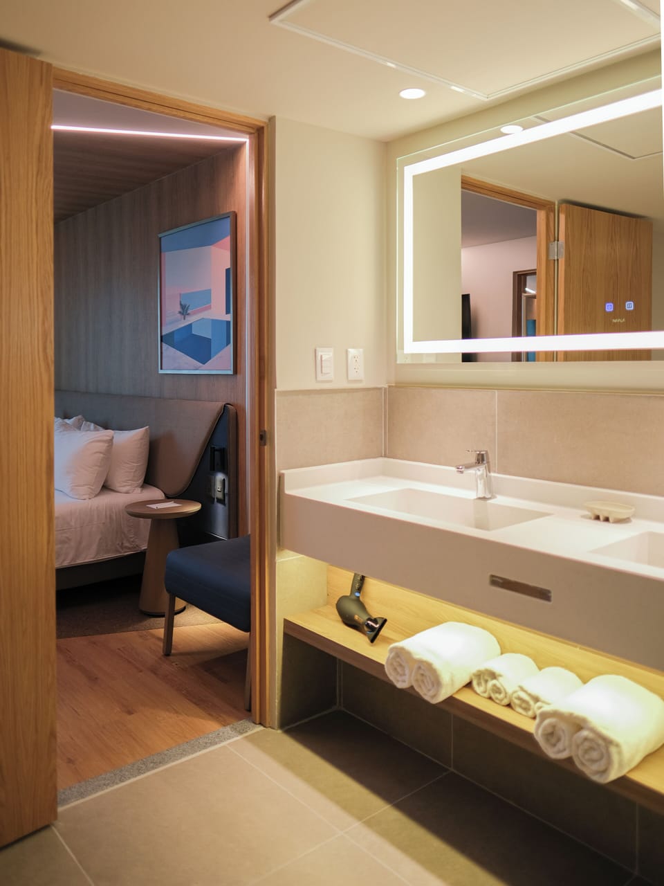 Executive Suite, 1 King Bed | In-room safe, desk, blackout drapes, soundproofing