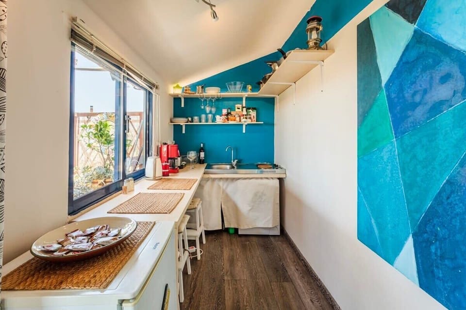 Prepare your meals in comfort in the bright kitchen space
