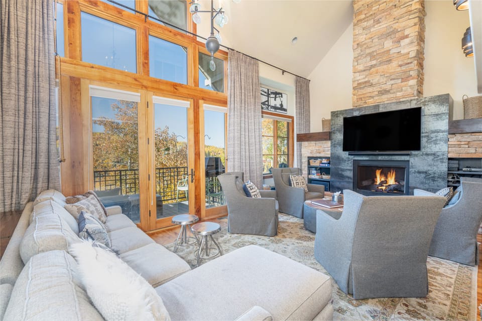 2.1-aspen-ridge-mountain-village-living-room2