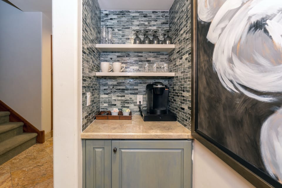 6.0-aspen-ridge-mountain-village-lower-coffee-nook