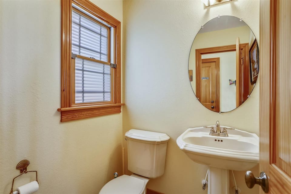 CC188: The Edge Of Reality | Mid Level Half Bath