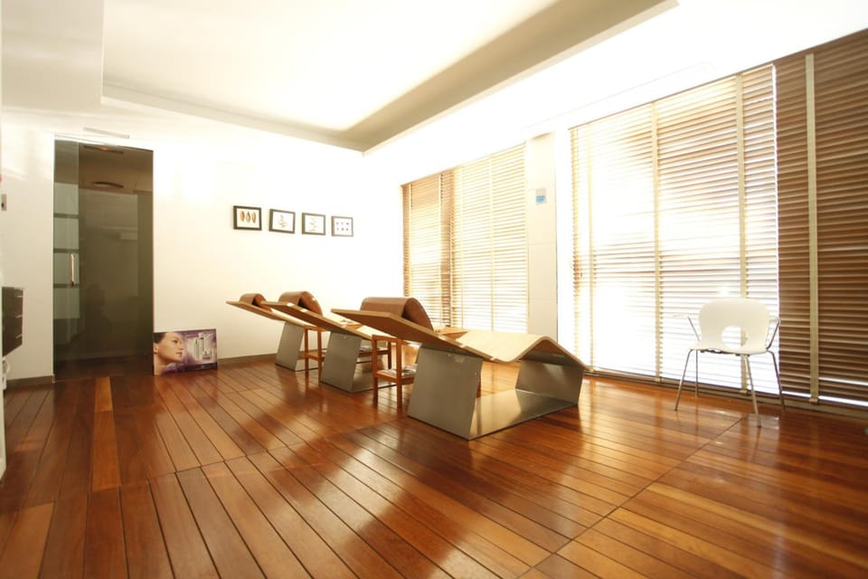 Sauna, hot tub, Turkish bath, body treatments, body wraps, body scrubs