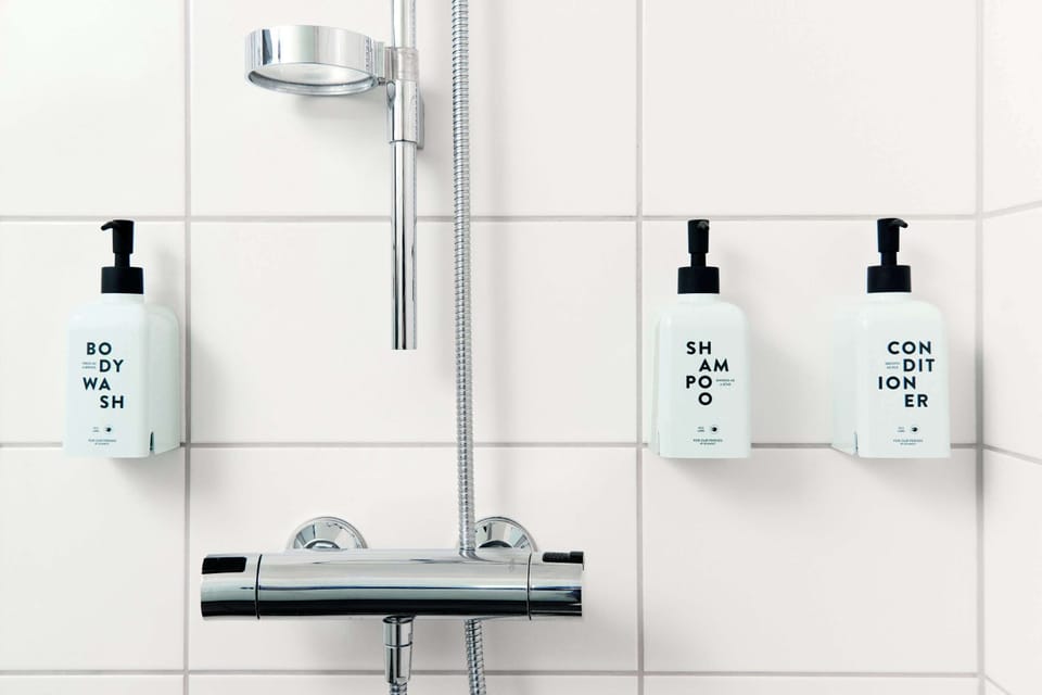 Hair dryer, heated floors (bathroom), towels