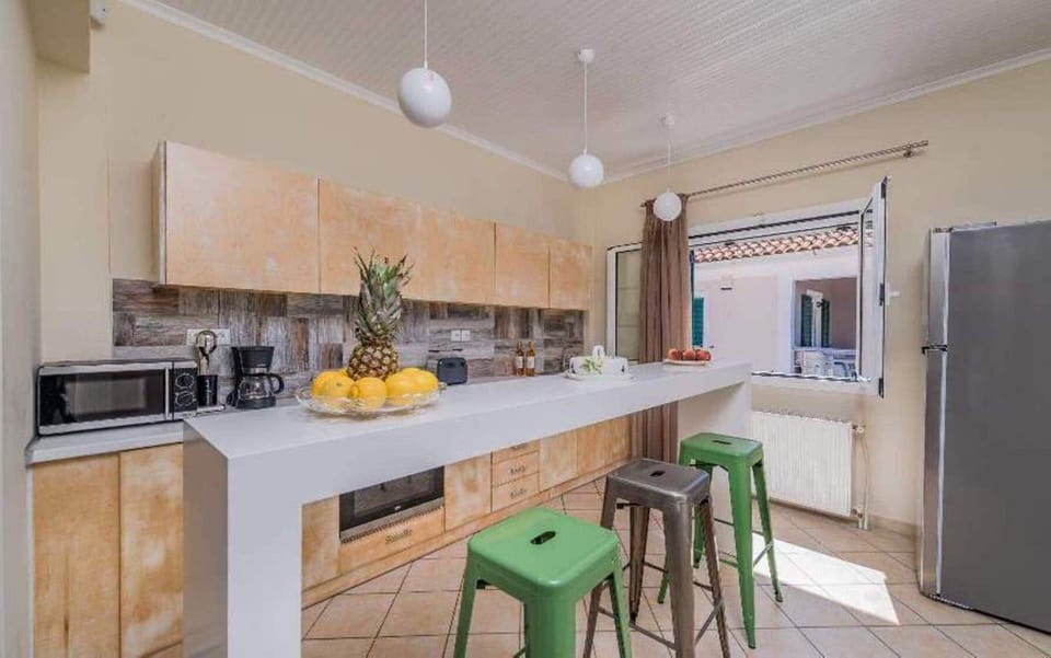 Deluxe Villa | Private kitchen | Coffee/tea maker, electric kettle, toaster, cookware/dishes/utensils