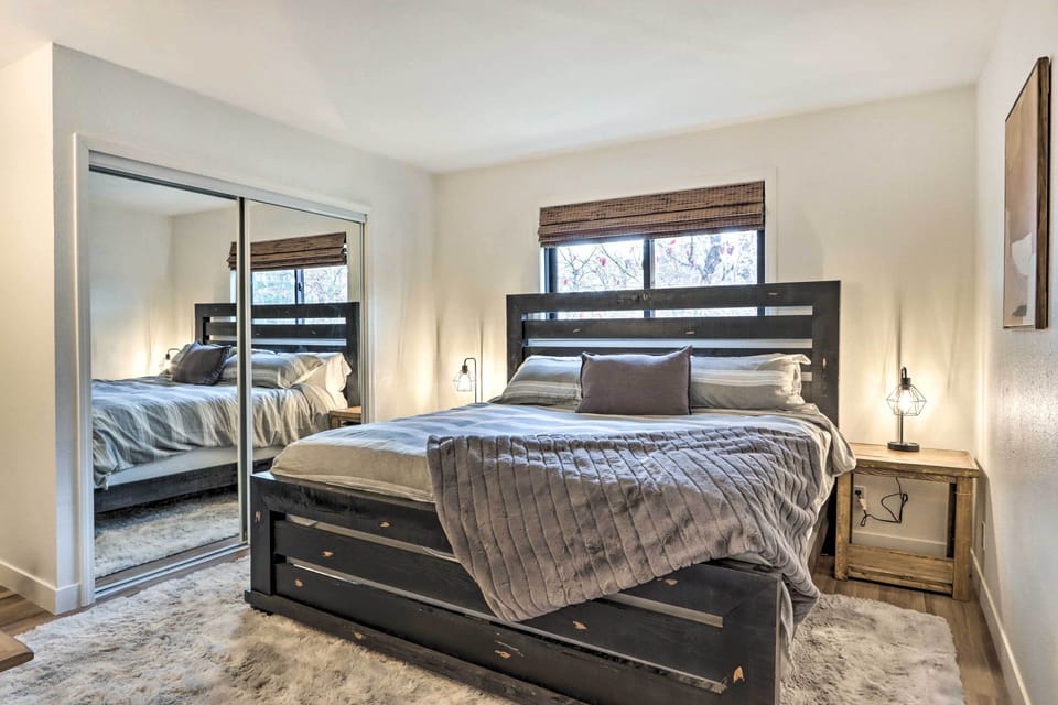 Bedroom 1 | King Bed | Smart TV