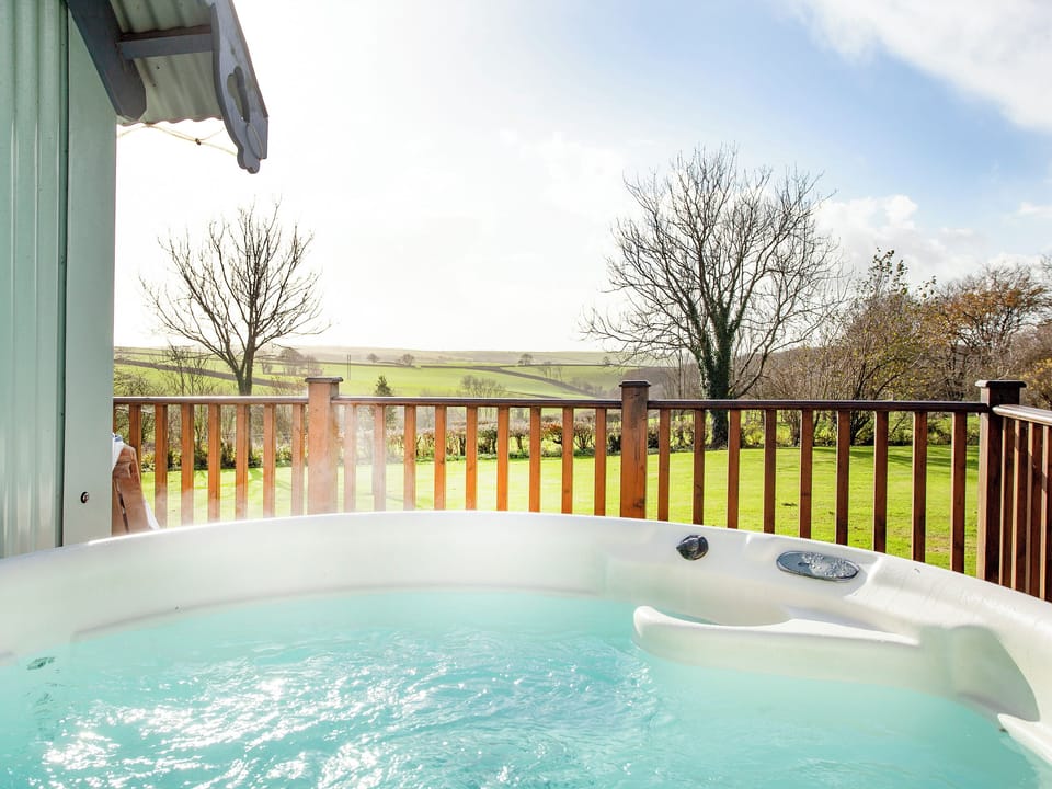 Hot tub | The Tabernacle - Frieda And The Moon, Tresawson, near Looe