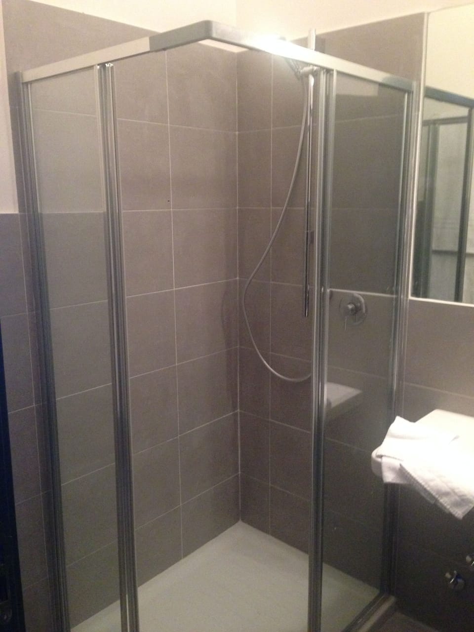 Shower, free toiletries, hair dryer, bidet