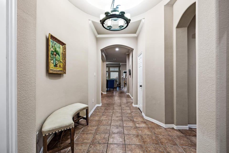 Grand entrance from front door into hallway. Tons of room to spread out. 