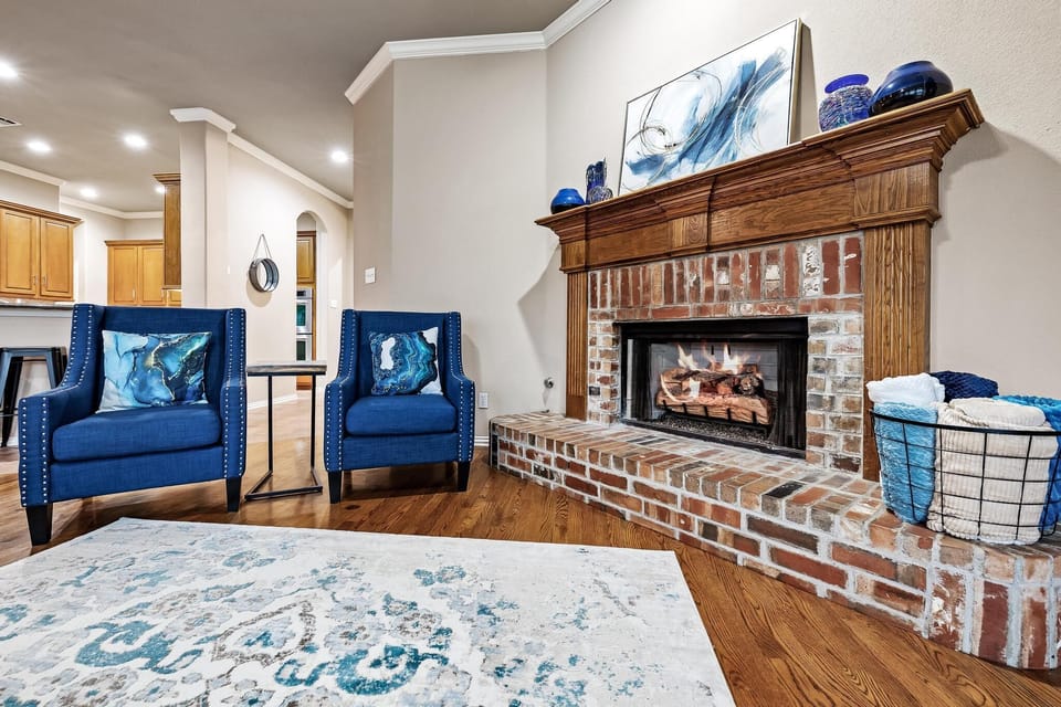 All the details in the house are here. Well stocked, designer touches, clean 