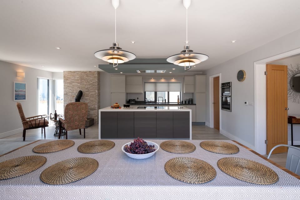 Trem Y Don Dining Table