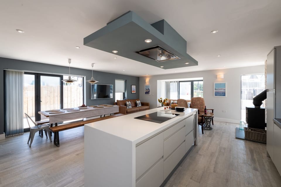 Trem Y Don Kitchen Island