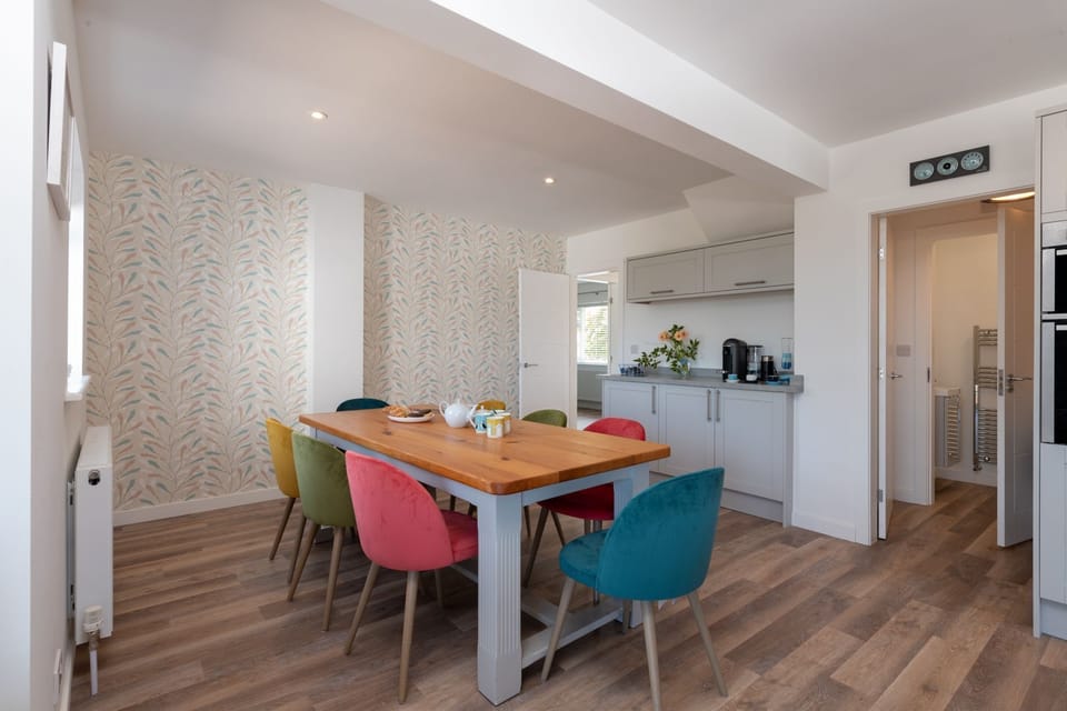 Sandaig - Dining table