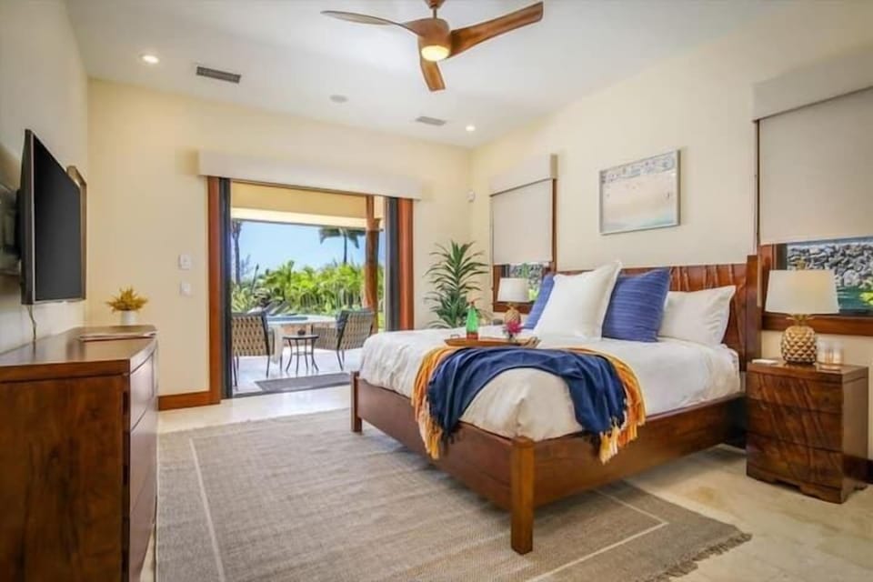 (23)Makai Master Bedroom With Private Pool Entry 