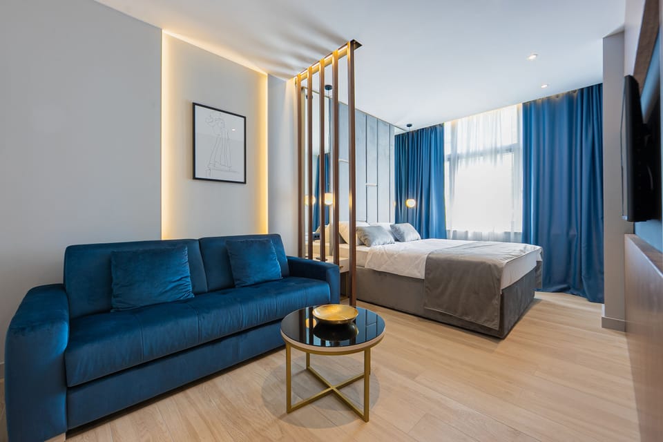 Deluxe Double Room | In-room safe, desk, laptop workspace, soundproofing