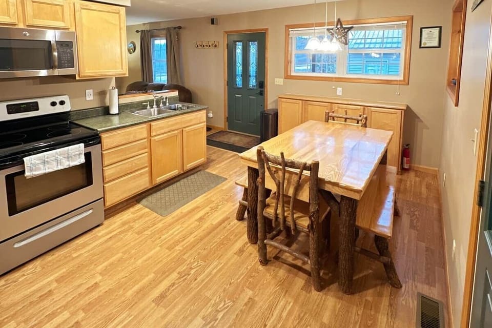 The eat-in kitchen has everything needed to cook any meal you plan. 
