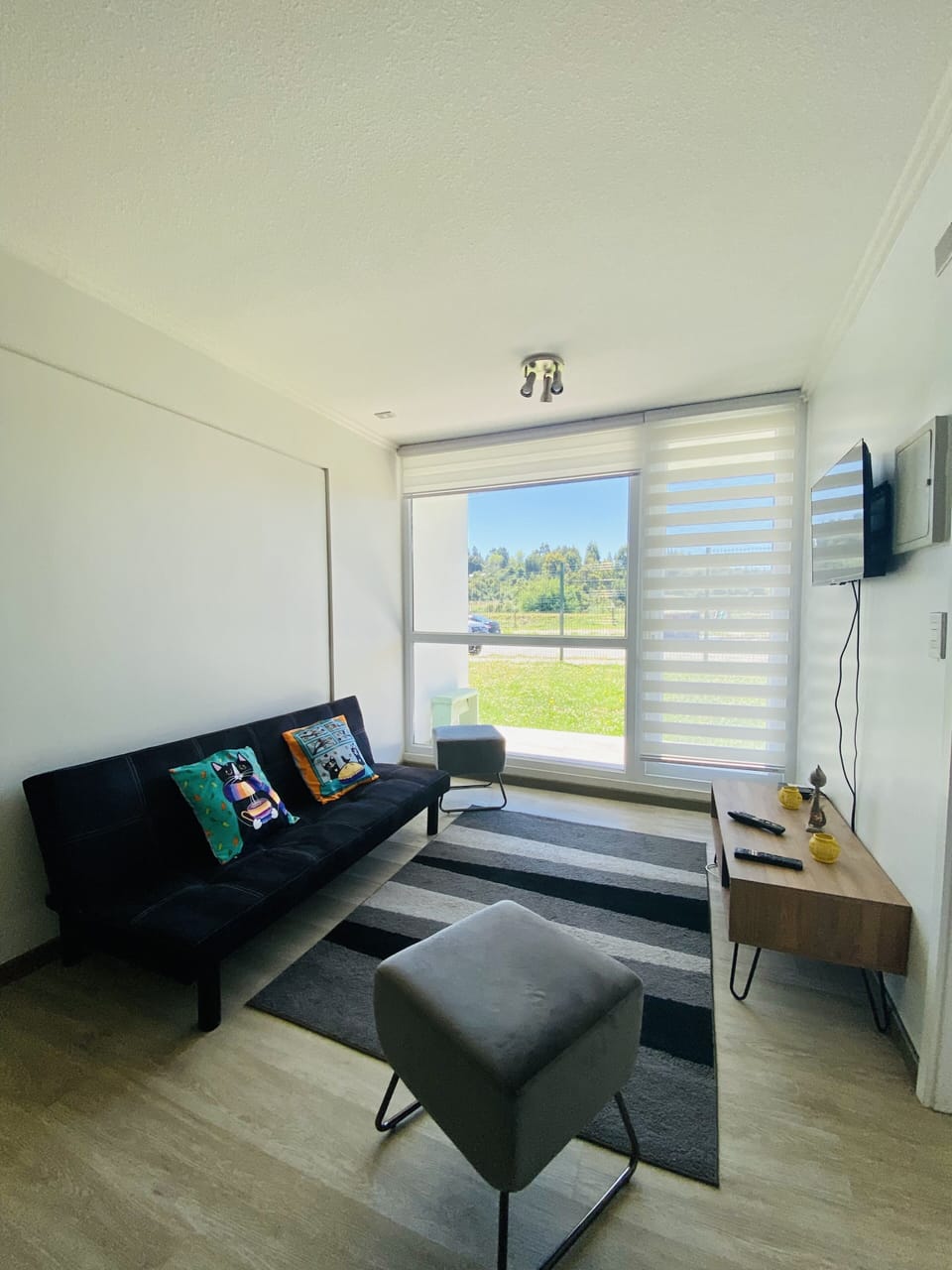 Standard Studio | Living area | 32-inch Smart TV with cable channels, TV