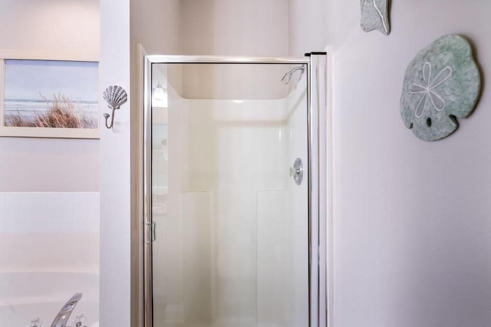 Ensuite Master Bath With Walk In Shower