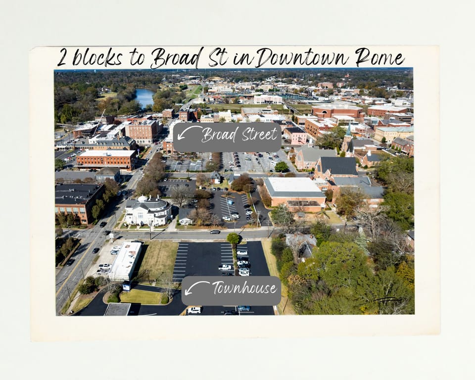 Quick walk to cafes, coffee shops, boutiques, gift shops, restaurants, and bars on Broad Street