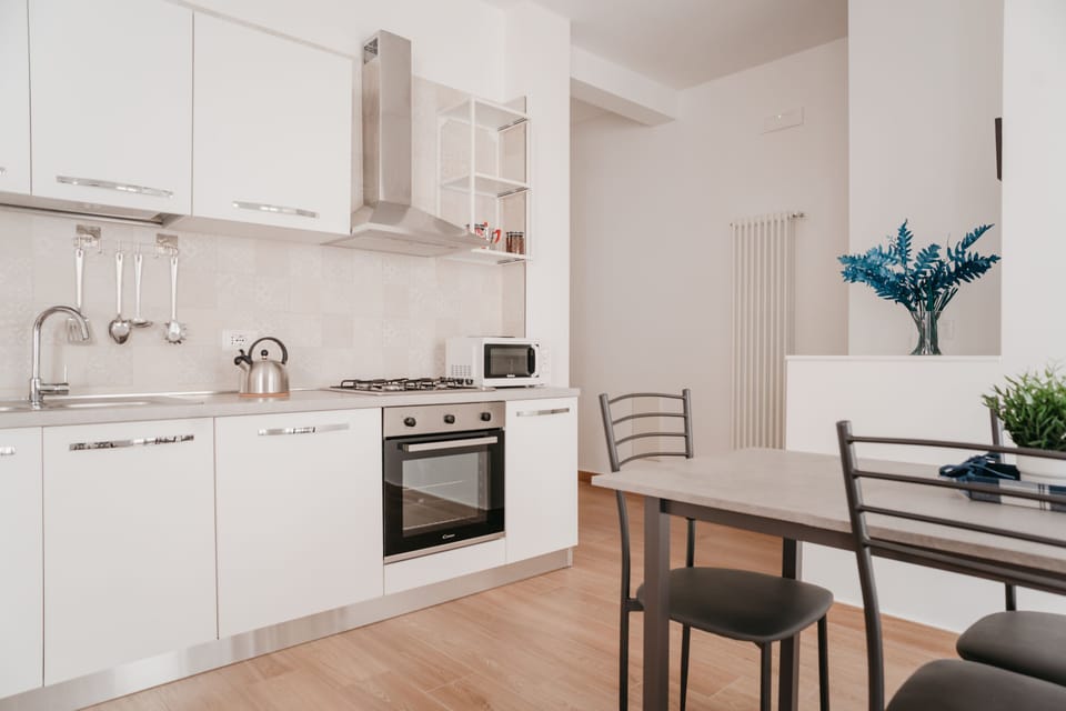 Kitchen or kitchenette,Photo of the whole room