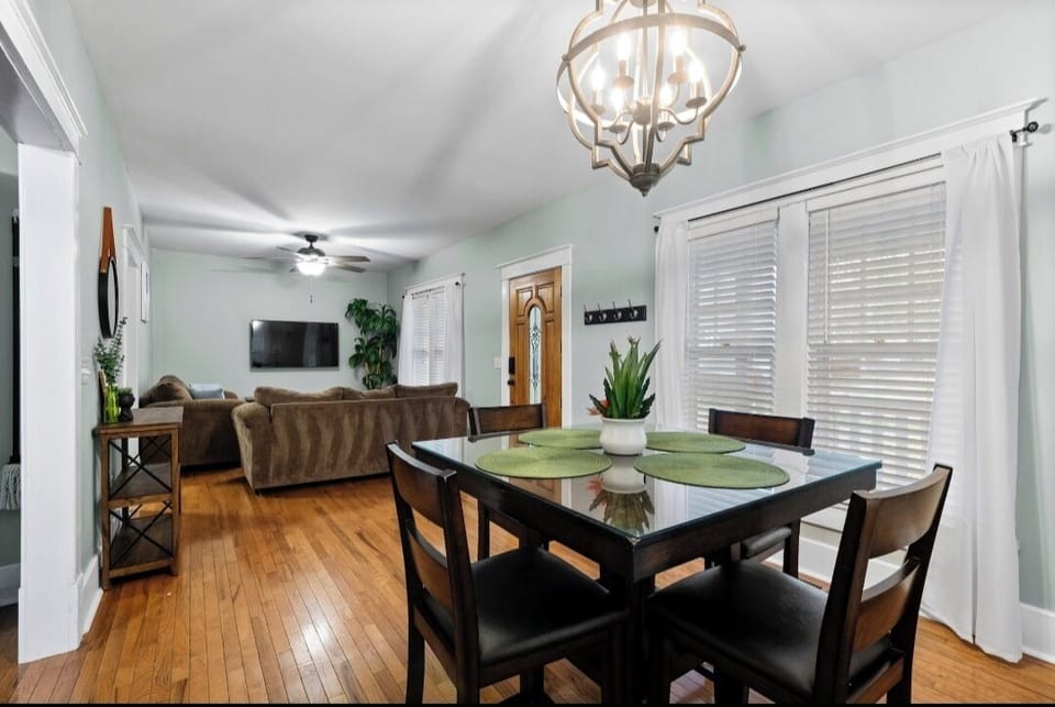 DINING & LIVINGROOM VIEW