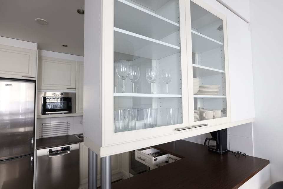 City Apartment | Private kitchen | Fridge, microwave, oven, stovetop