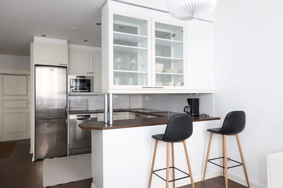 City Apartment | Private kitchen | Fridge, microwave, oven, stovetop