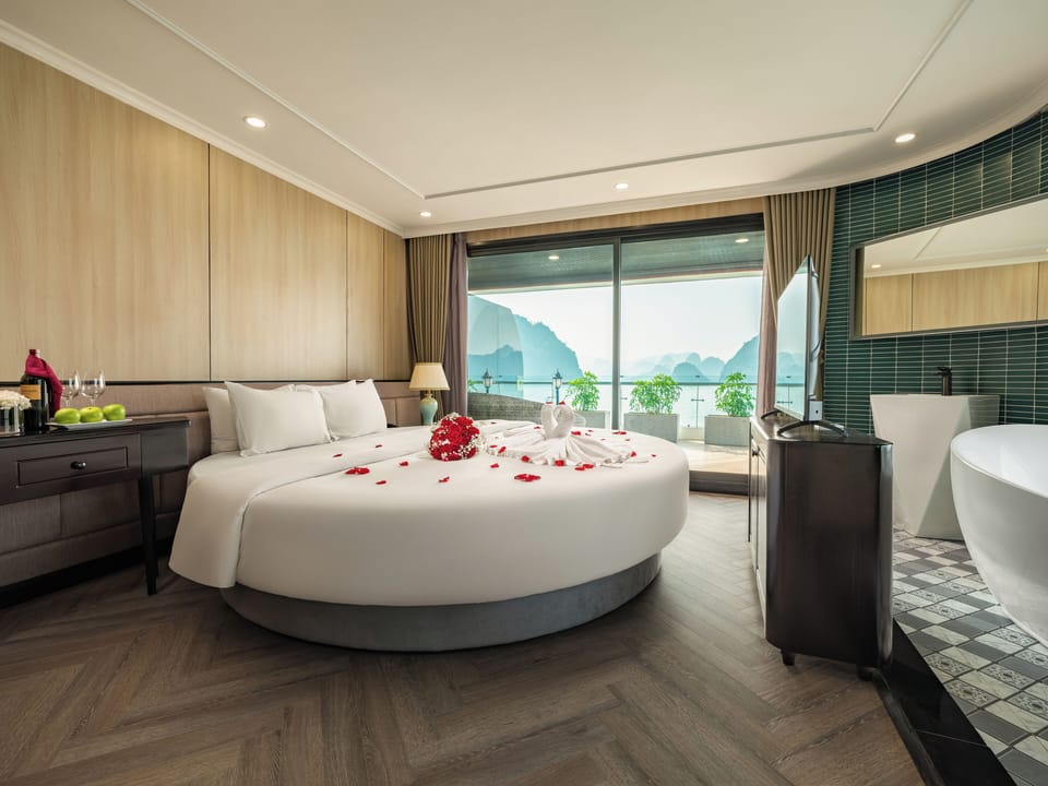 Presidential Suite, Sea View | In-room safe, desk, free WiFi