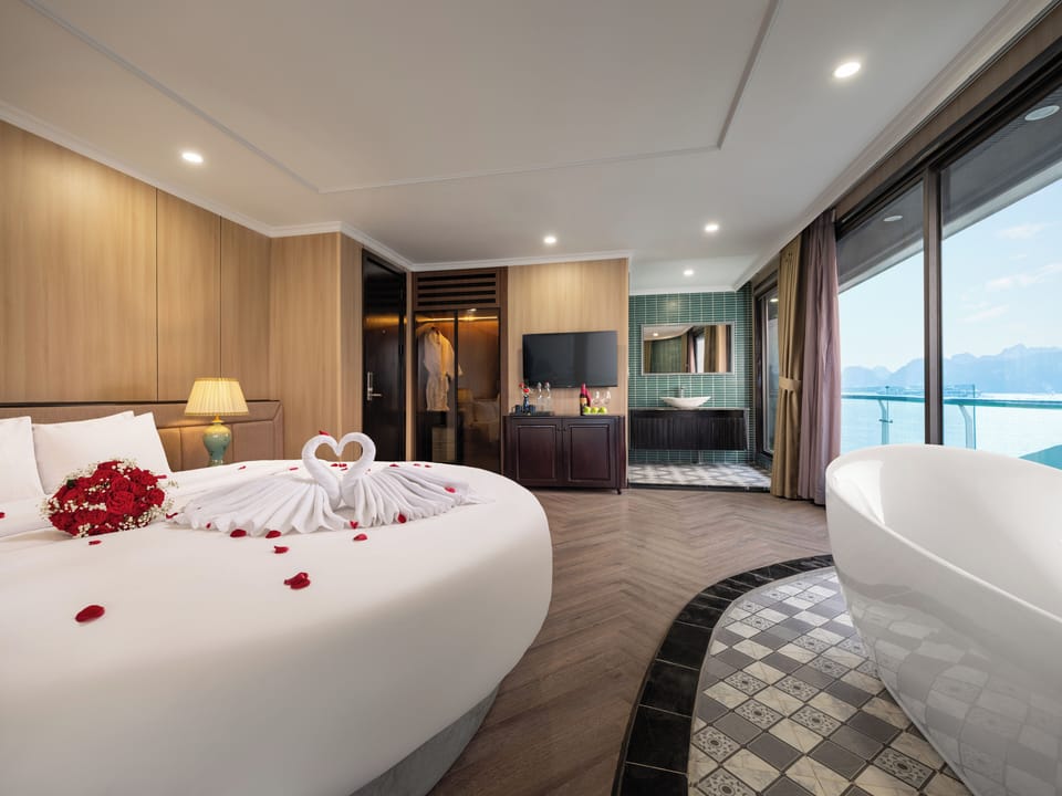 Executive Suite | In-room safe, desk, free WiFi