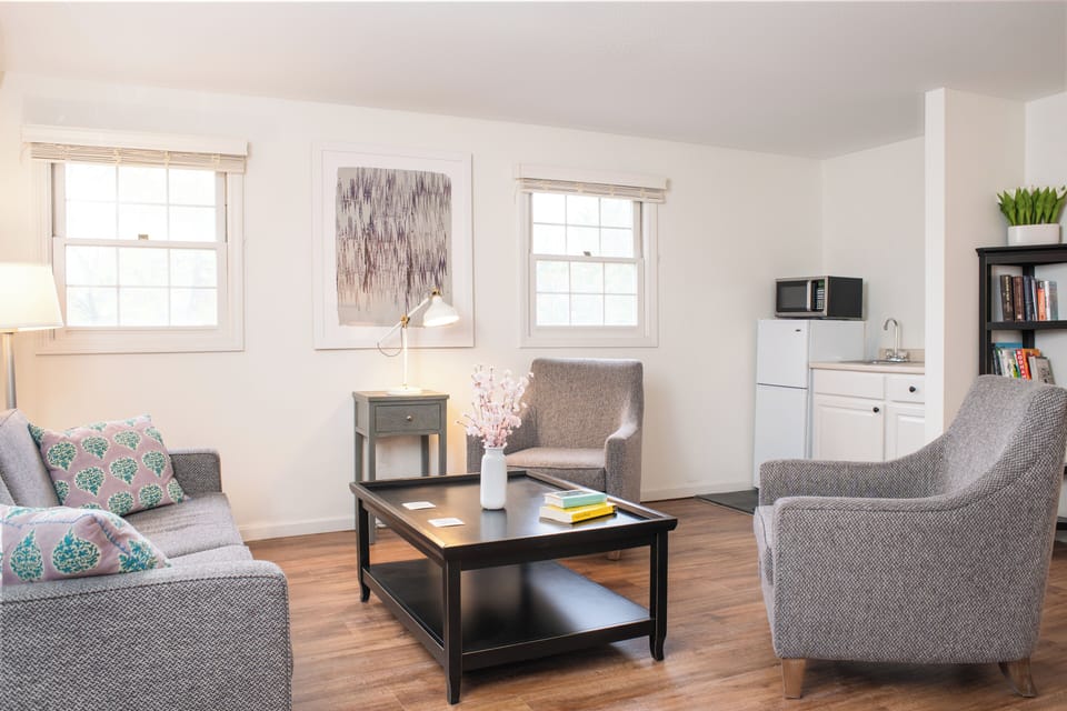 Signature Suite, 1 King Bed with Sofa bed | Down comforters, desk, laptop workspace, iron/ironing board