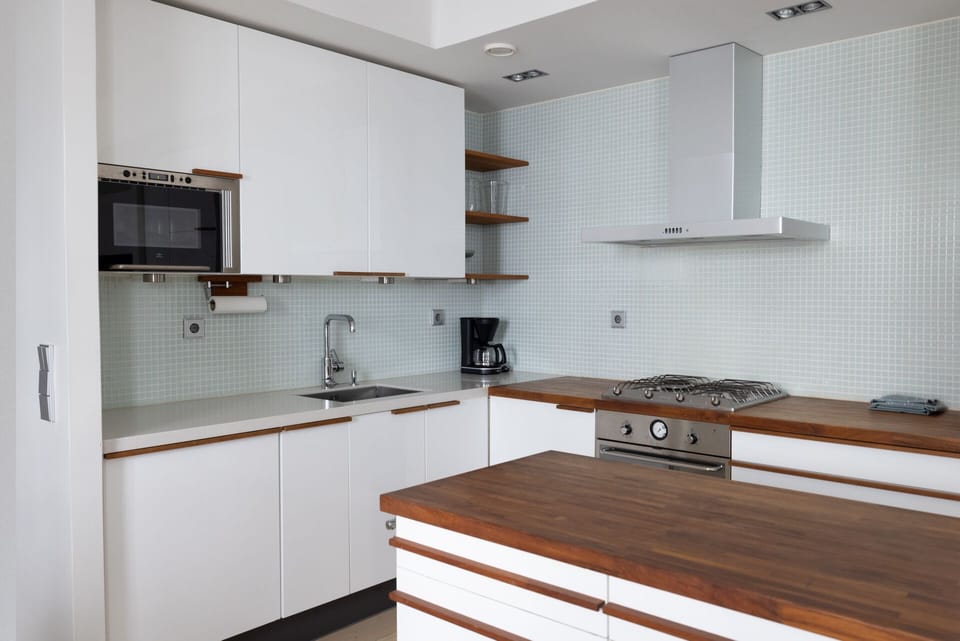 Premium Apartment | Private kitchen | Fridge, microwave, oven, stovetop