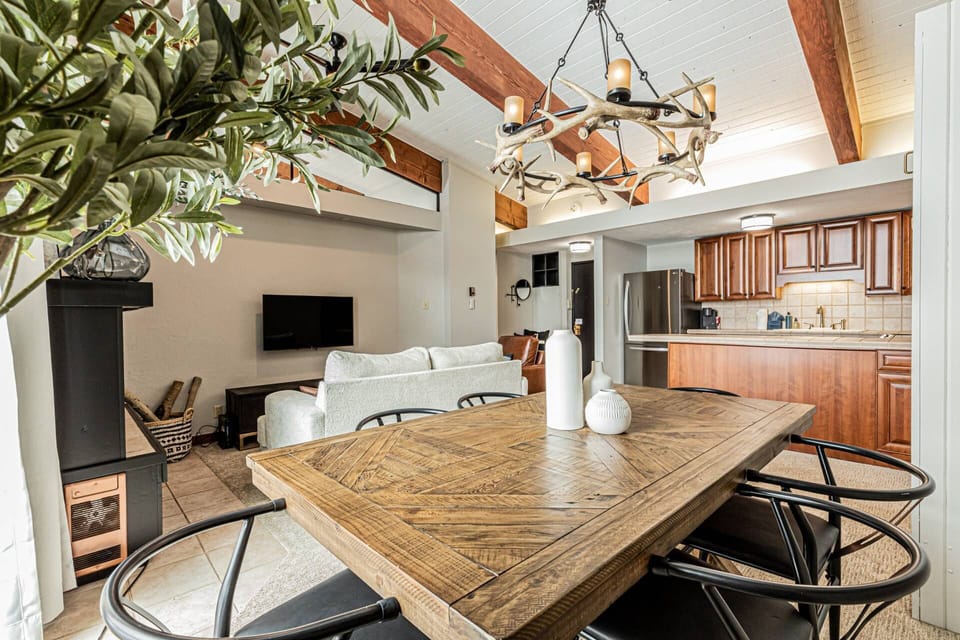 Open floor plan to enjoy time with your company and entertain