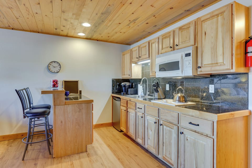Kitchen | Cooking Basics | Coffee Maker | Paper Towels/Trash Bags Provided