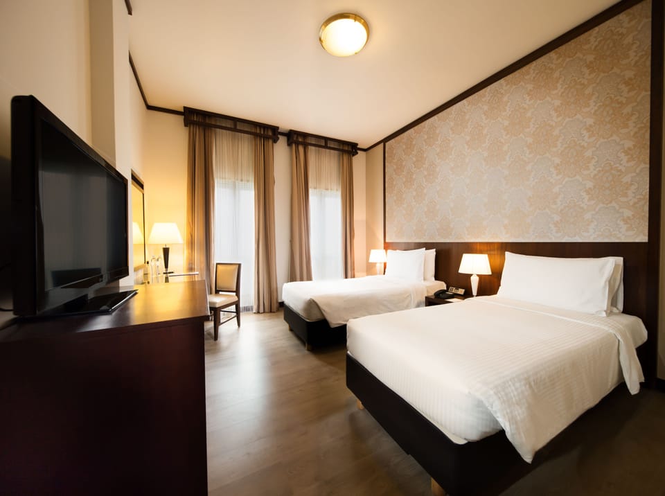 Premium bedding, in-room safe, desk, laptop workspace